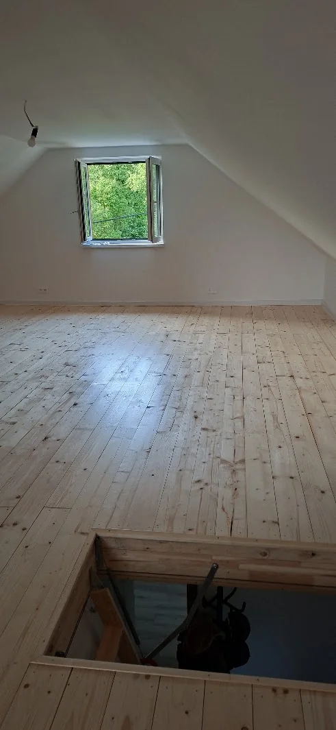 Realizácia maliarskych prác – Podkrovie – Korňa